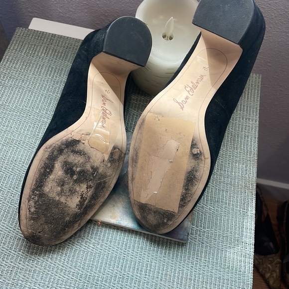 #128 Edelman Closed Toe Heels - Picture 2 of 3